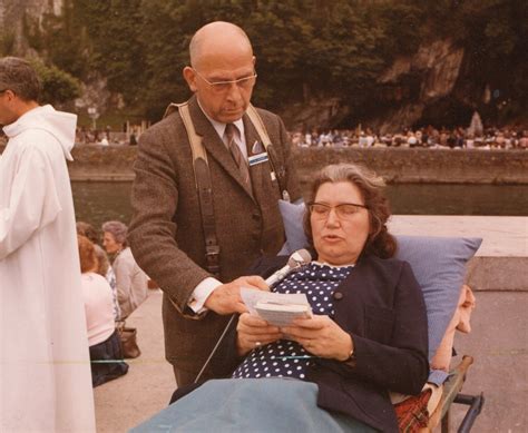 Pellegrini e brancardiers a Lourdes