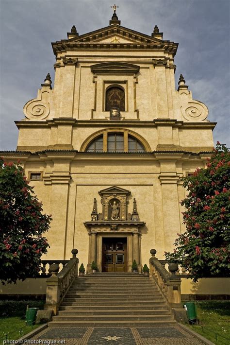 Esterno della Chiesa di Maria Vergine Vittoriosa a Praga