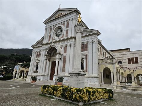 Esterno del Santuario del Bambino Gesù di Praga ad Arenzano, Liguria