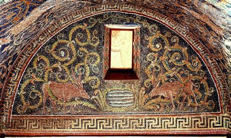 Mosaico: cervi che si dissetano alla fonte, simbolo di vita eterna
