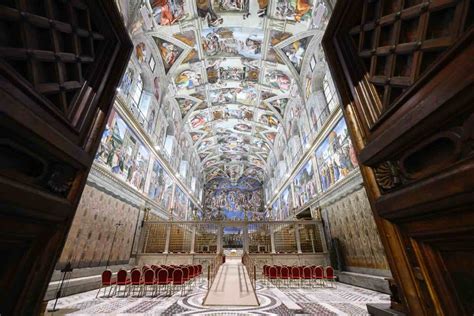 Infografica che illustra le fasi del Conclave e il processo di votazione nella Cappella Sistina