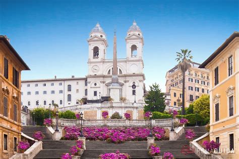 Veduta storica della scalinata di Trinità dei Monti e della chiesa con le sue iconiche torri campanarie.