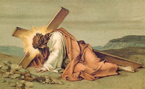 Gesù che cade sotto la croce e viene rialzato