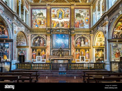 Interno della Chiesa di San Bernardino con il tramezzo e affreschi