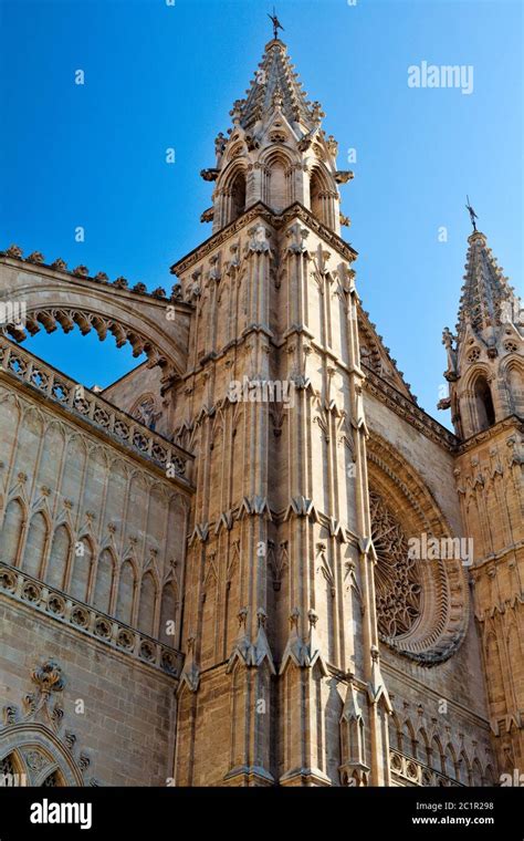 Dettaglio architettonico dell'altare e dell'iconostasi originale