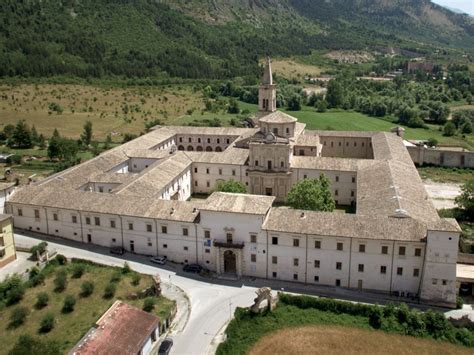 Pianta architettonica e schema dei cortili dell'Abbazia di Santo Spirito al Morrone