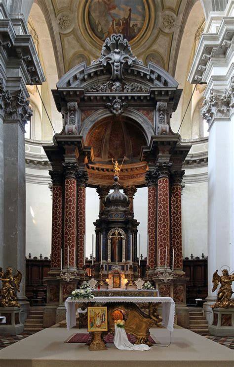 Dettaglio dell'altare maggiore della Chiesa del Rosario