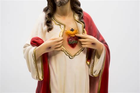 Illustrazione storica o iconografia classica del Sacro Cuore di Gesù circondato da spine e sormontato dalla croce.