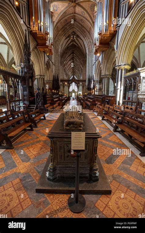 Dettaglio della tomba di Re Giovanni all'interno della Cattedrale di Worcester