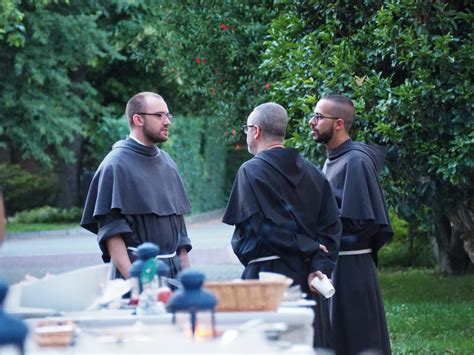Un frate in preghiera