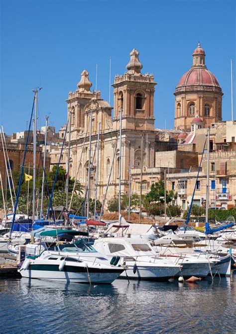 Foto della Chiesa di San Lorenzo a Birgu con vista sul Grand Harbour