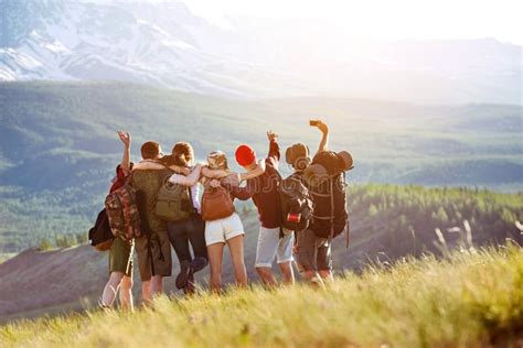 ragazzi in attività di gruppo all'aperto