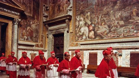 Cardinali in congregazione generale o in processione durante il Conclave
