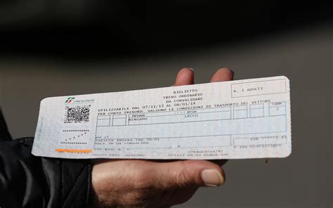 Schermata app URBI: sezione biglietteria per l'acquisto di biglietti di treni e traghetti