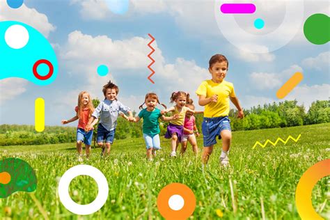 Bambini e ragazzi che partecipano a giochi e attività all'aperto, con simboli dell'ACR