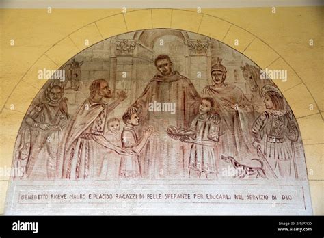 Affresco raffigurante San Pietro che benedice i primi cristiani