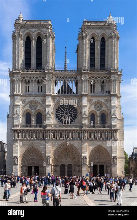 Veduta della facciata occidentale della Cattedrale di Notre-Dame di Parigi
