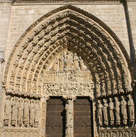 Veduta del Portale del Chiostro di Notre-Dame