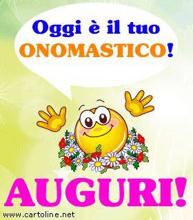 GIF animata di un angioletto sorridente che augura buon onomastico