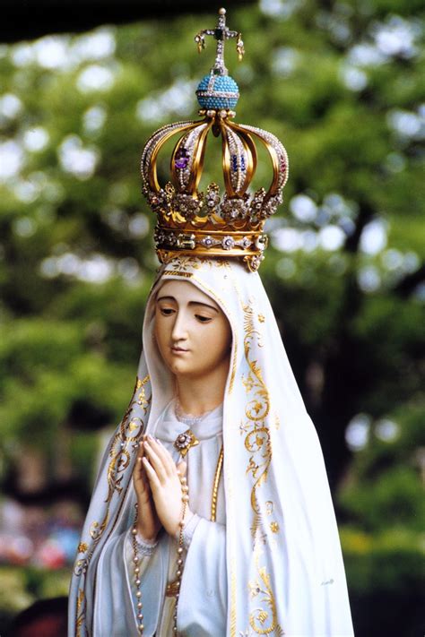 Statua della Madonna di Fatima al porto di La Caletta