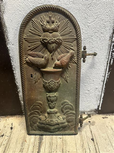 Antica porticina di tabernacolo con iscrizione