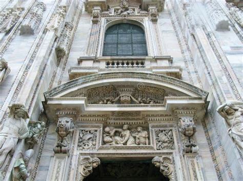 Dettaglio delle decorazioni scultoree esterne della Cattedrale di Todi