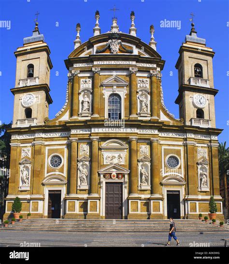 Cattedrale di San Pietro Apostolo a Frascati, con particolare della facciata