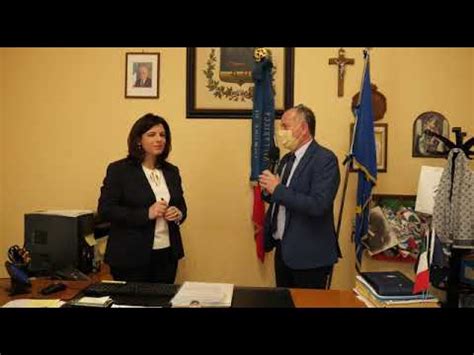 Ritratto professionale di Maria Rosaria Punzo in un contesto istituzionale
