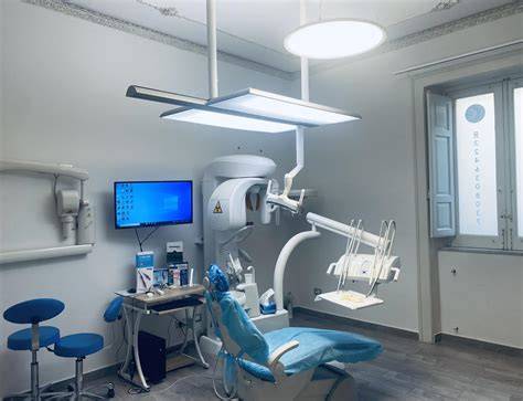 Foto panoramica dello studio dentistico moderna e accogliente