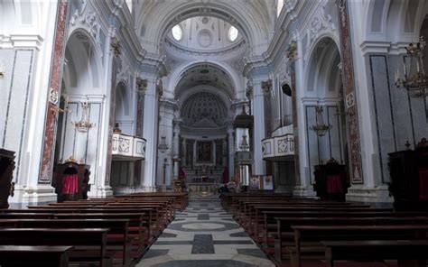 Interno della Cripta di Santa Trofimena, stile barocco