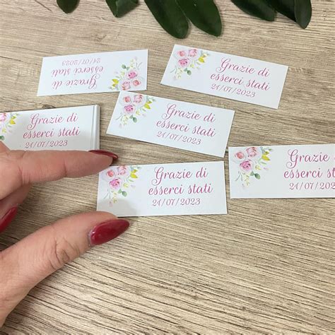 Infografica sulla personalizzazione delle bomboniere (confetti, nastri, bigliettini)