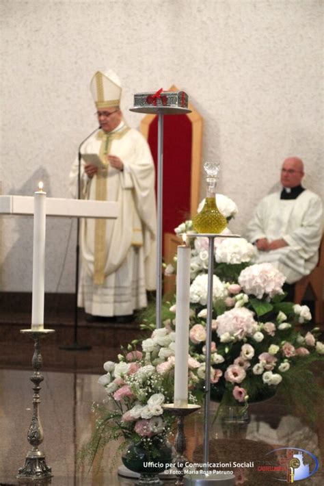 Campanella della consacrazione sull'altare durante la Messa cattolica