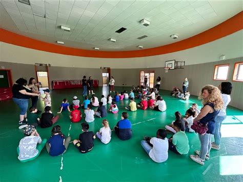 foto di suore in comunità durante attività pastorali