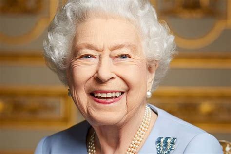 Ritratto ufficiale della Regina Elisabetta II in occasione del Giubileo di Platino