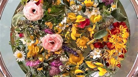 Composizione di erbe e fiori per l'Acqua di San Giovanni