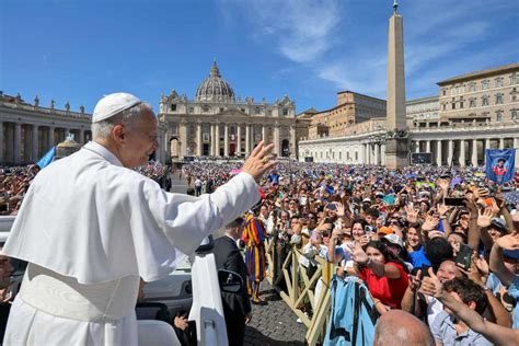 Foto d'archivio di Don Raffaele Dell’Angelo durante una celebrazione liturgica o un momento di incontro con la comunità