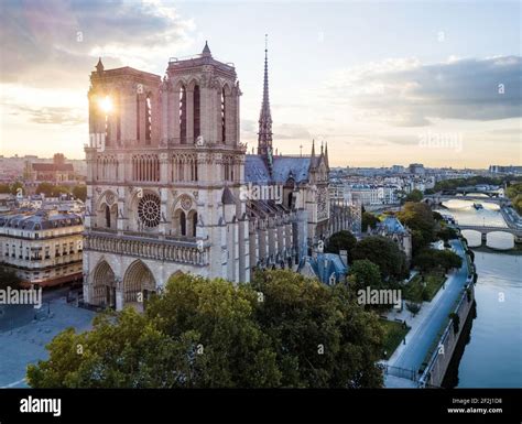 Veduta aerea della Cattedrale di Notre-Dame sull'Île de la Cité
