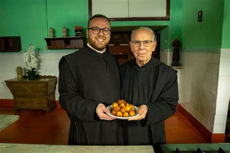 Foto di Don Riccardo Sanvito durante una celebrazione