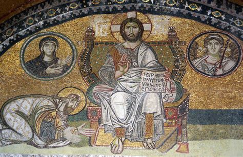 Galleria di mosaici interni di Santa Sofia, con dettagli di Cristo Pantocratore o della Vergine