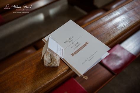 Immagine di un libretto della cerimonia nuziale aperto sulle letture