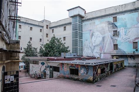 Vista esterna dell'ex OPG di Sant'Eframo a Napoli