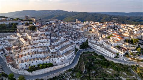 Foto panoramica del centro storico di Monte Sant'Angelo e del Rione Junno
