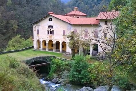 Santuario del Cavallero immerso nei boschi con la 