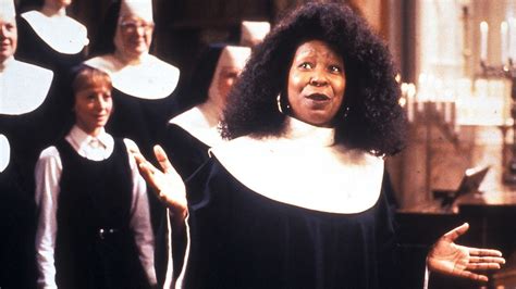 Whoopi Goldberg sul set di Sister Act nei panni di Suor Maria Claretta