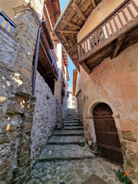 Tipiche case in pietra del borgo di Poffabro