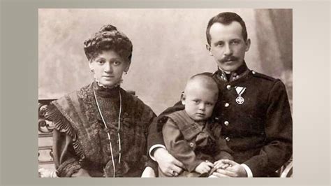 Foto d'infanzia di Karol Wojtyła con la famiglia