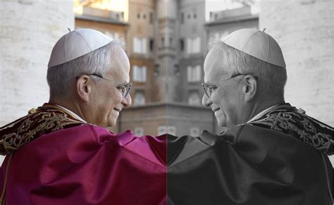 immaginario artistico del Papa inginocchiato e piangente, con persone ostili fuori