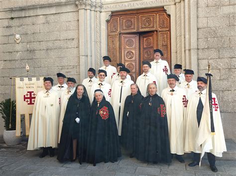 Cavalieri e Dame dell'Ordine del Santo Sepolcro durante una celebrazione