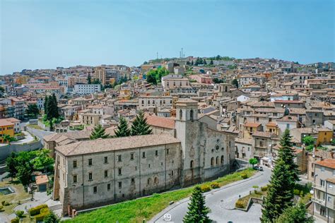 Foto storica dell'Abbazia Florense di San Giovanni in Fiore, monumento simbolo del XIII secolo.
