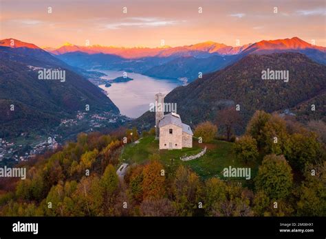 Vista panoramica dall'Eremo di San Zeno sul Lago di Como e l'Isola Comacina